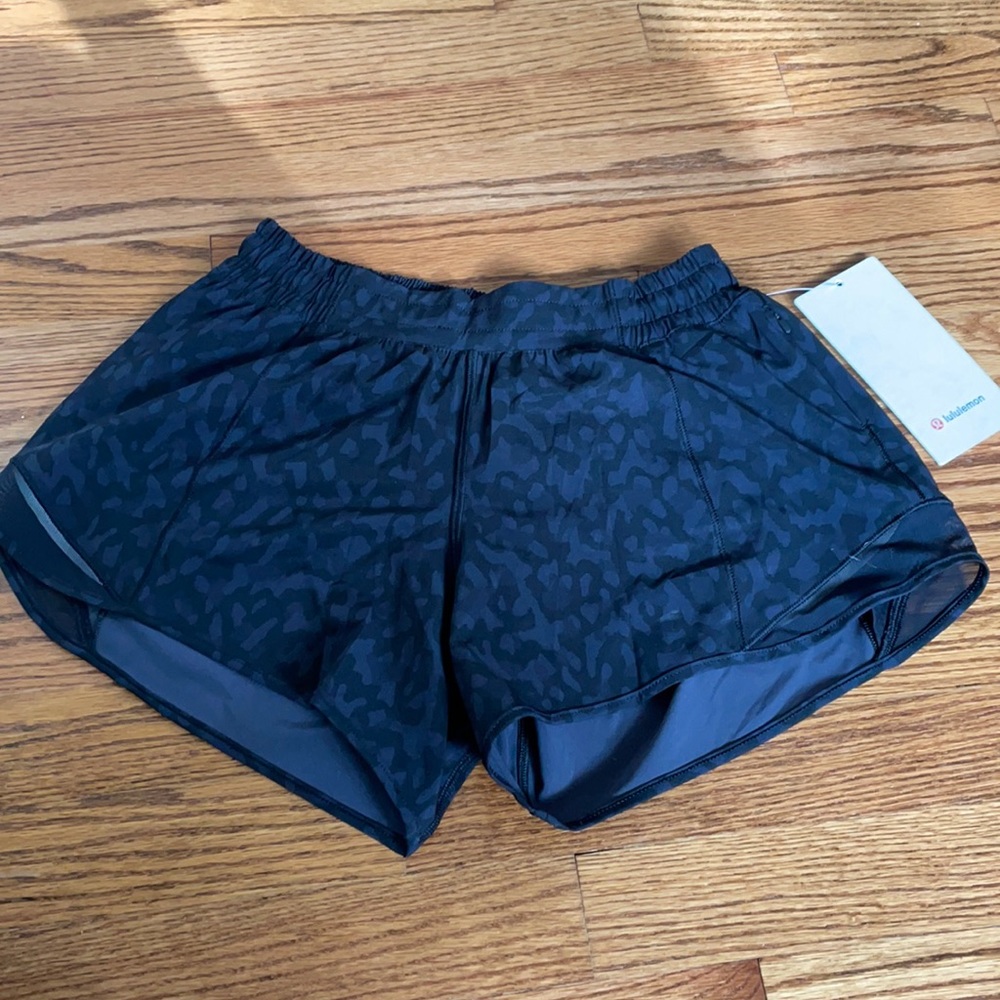 hotty Hot LR short 4 inch in black camo!